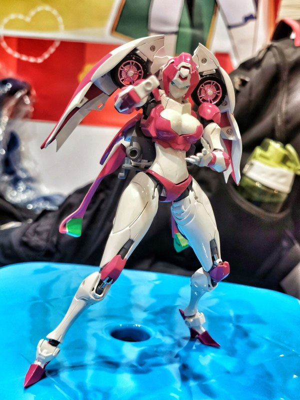 Nicee Color Testshots Show Unofficial Arcee Details  (2 of 7)